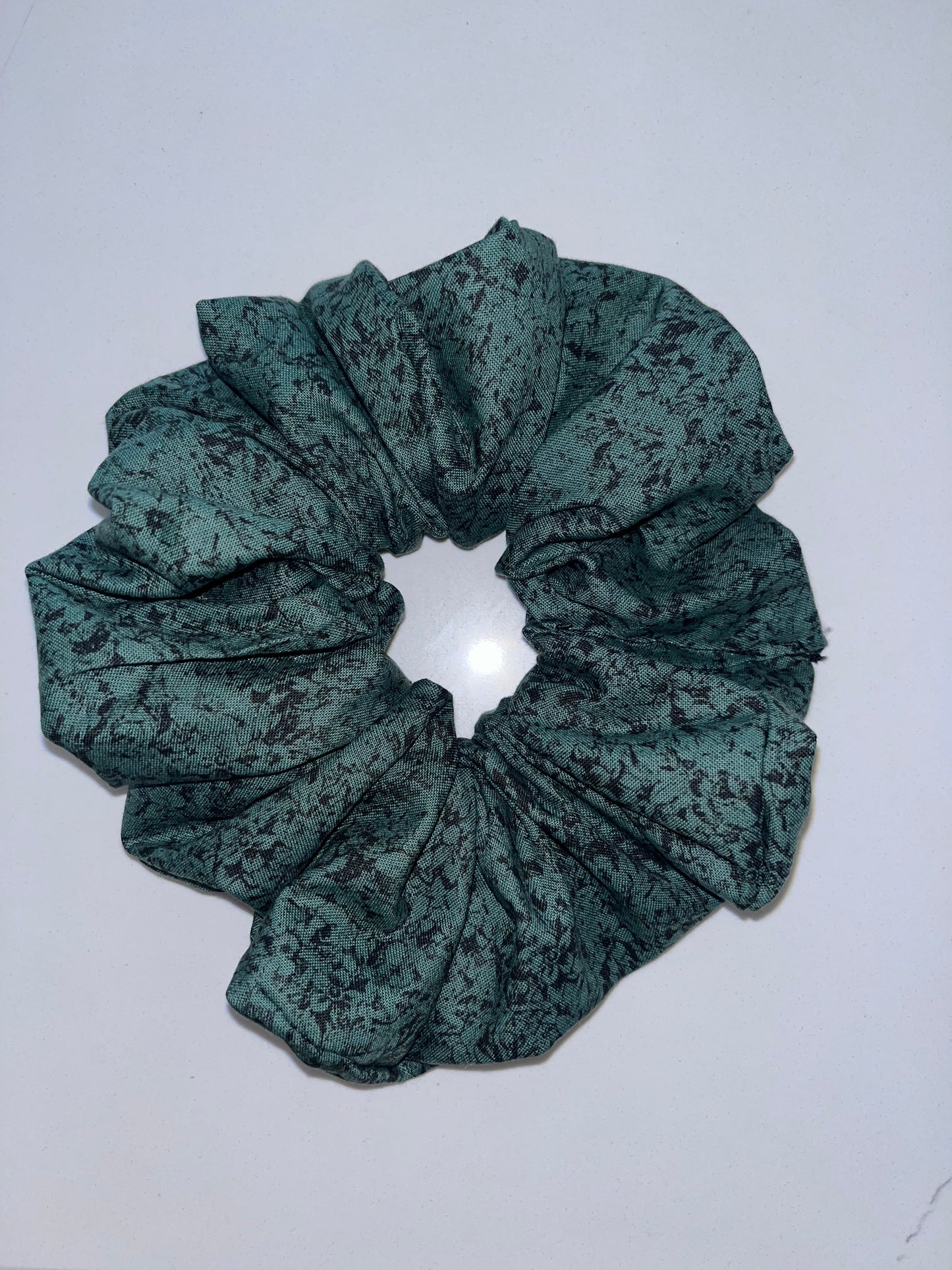 Jumbo Wreath Green Scrunchie